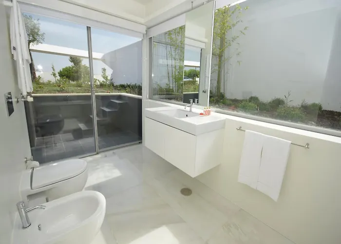 Morden Archictectural In Lisbon * Vau (Obidos)